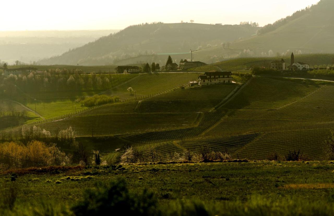 Hotel Casa Di Langa Cerretto Langhe Esterno foto